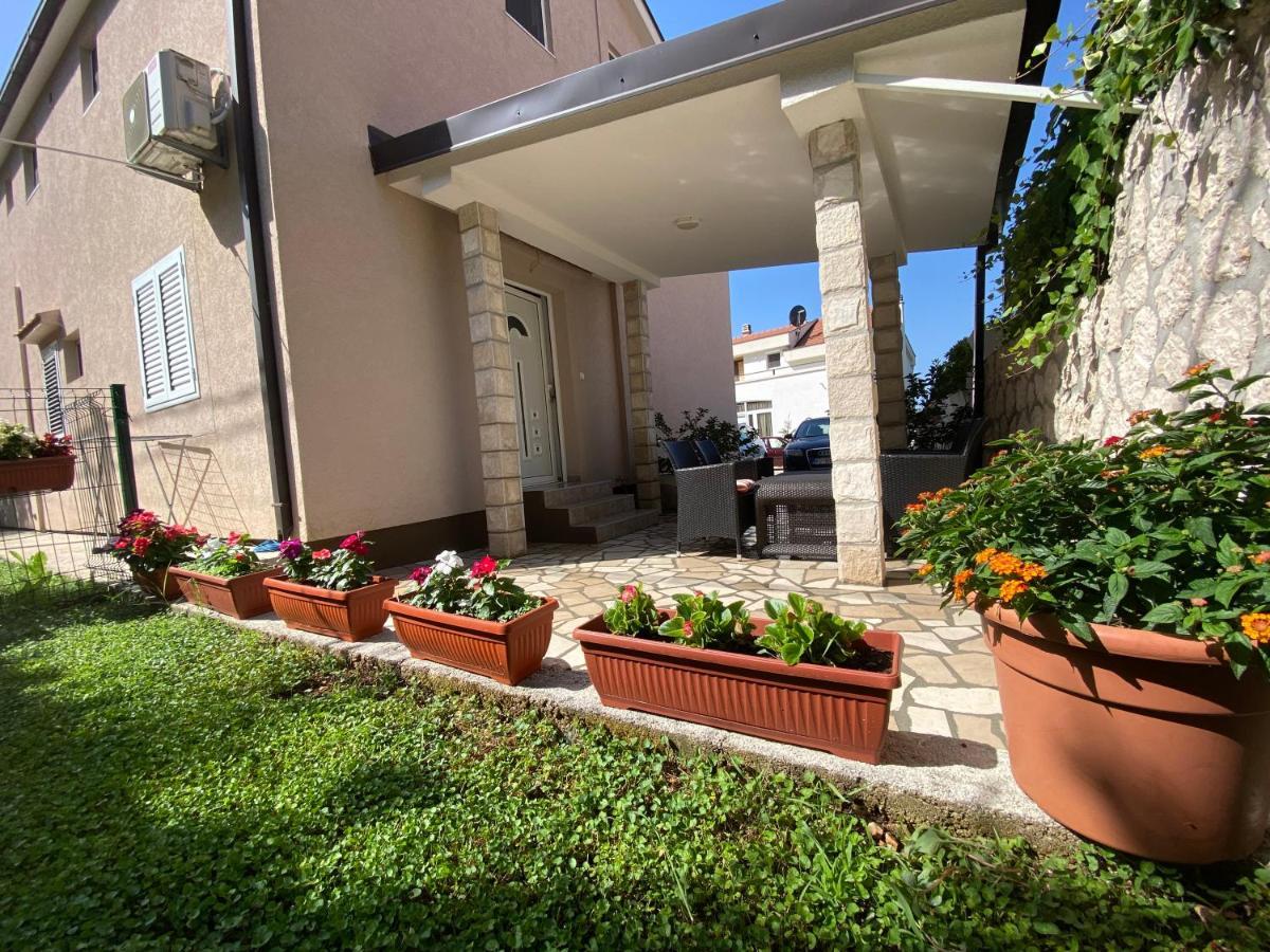 Momentera Apartments コトル エクステリア 写真